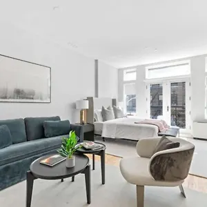 https://luxe-studio-with-charming-juliet-balcony-in-upper-east-side.us-newyorkcity.com